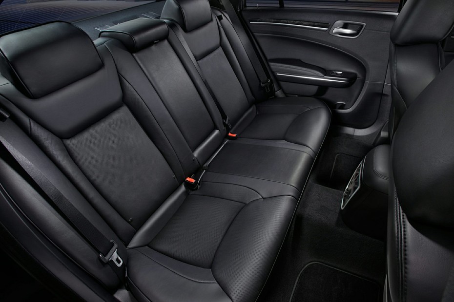 Chrysler 300C Rear Seats in Qatar
