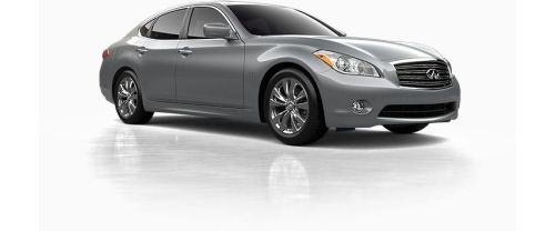 Infiniti Q70 Front Cross Side View