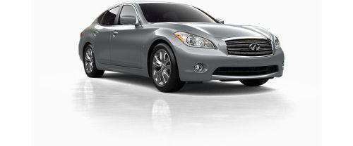 Infiniti Q70 Front Medium View