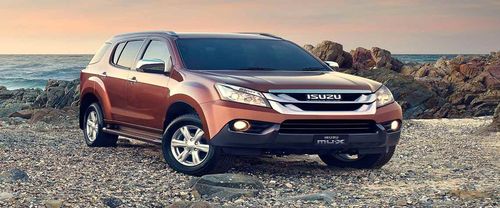 Isuzu MU-X Front Medium View