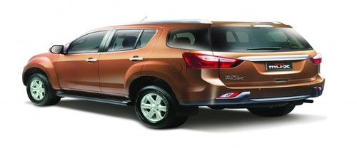 Rear Cross Side View of Isuzu MU-X