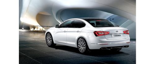 Rear Cross Side View of KIA Cadenza