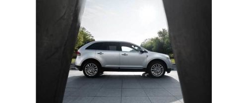 Lincoln MKX Drivers Sideview