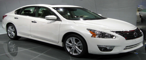 Nissan Altima (2010-2015) Front Cross Side View