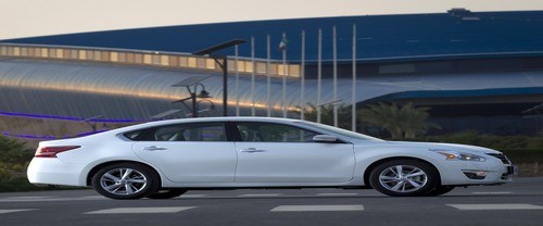 Nissan Altima (2010-2015) Drivers Sideview