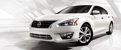 Nissan Altima (2010-2015) Side Medium View