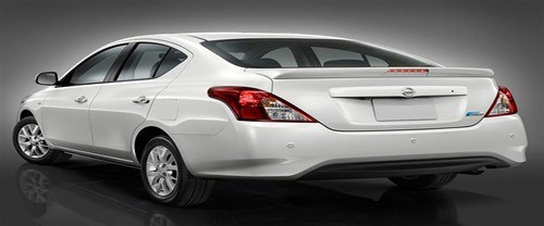 Rear Cross Side View of Nissan Sunny 2015