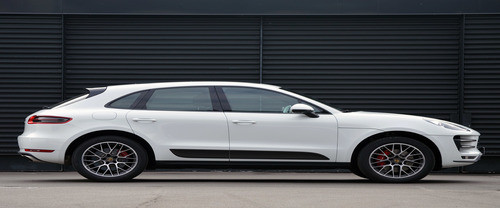 Porsche Macan Turbo Drivers Sideview