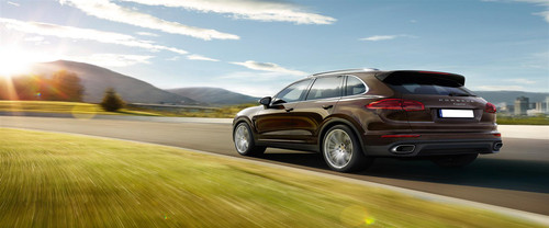 Rear Cross Side View of Porsche Cayenne Diesel