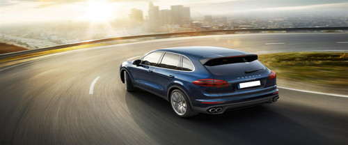 Rear Cross Side View of Porsche Cayenne S Diesel