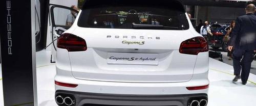 Full Rear View of Porsche Cayenne S E-Hybrid