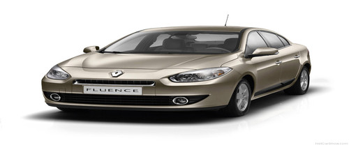 Renault Fluence Front Side View