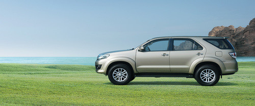 Fortuner (2010-2015) Side view