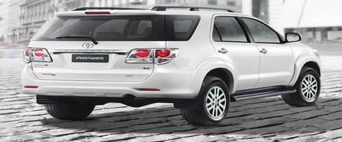 Fortuner (2010-2015) Rear angle view