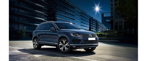 Volkswagen Toureg Front Cross Side View
