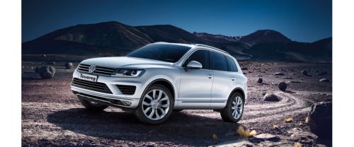 Volkswagen Toureg Front Side View