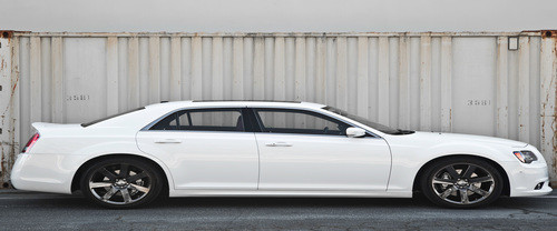 300C SRT8 Side view