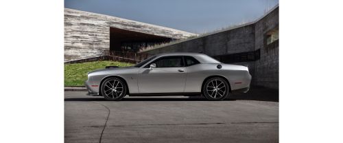 Challenger SRT Side view