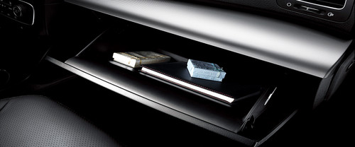 KIA Sorento Glove Box Open